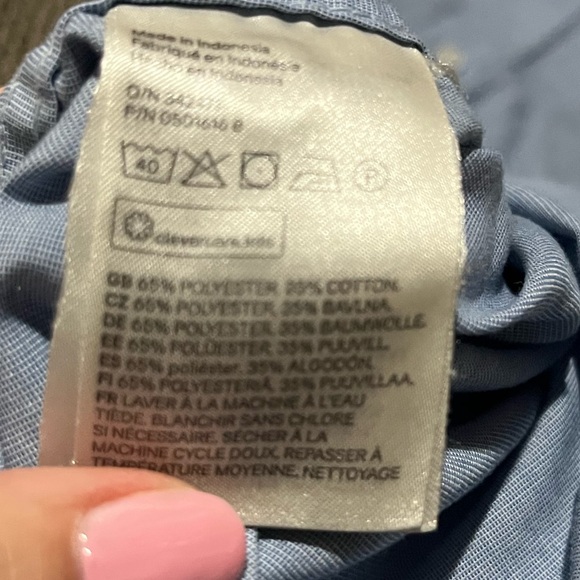 H&M easy iron light blue washed denim button down shirt - Picture 3 of 4